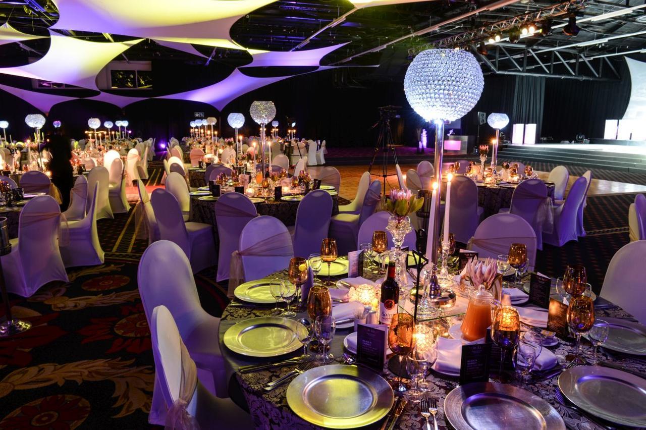 קמפטון פארק Peermont Metcourt Suites At Emperors Palace מראה חיצוני תמונה