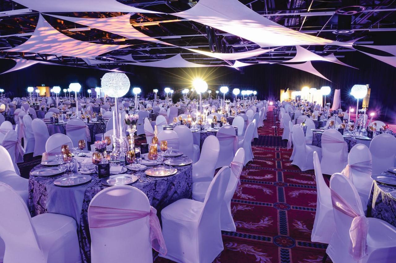 קמפטון פארק Peermont Metcourt Suites At Emperors Palace מראה חיצוני תמונה