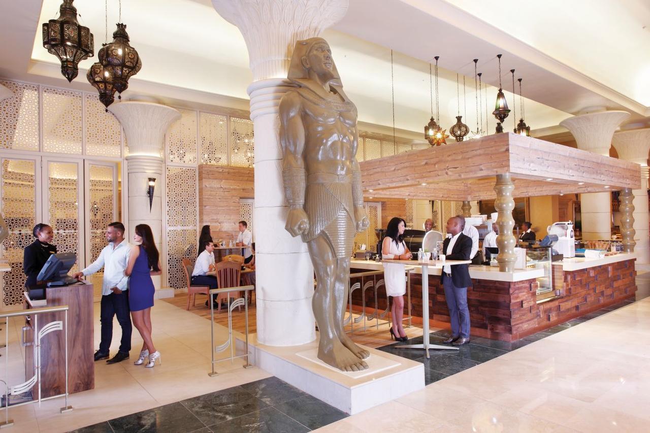 קמפטון פארק Peermont Metcourt Suites At Emperors Palace מראה חיצוני תמונה