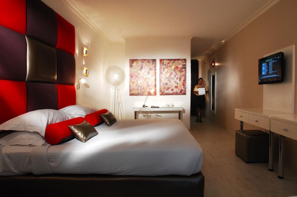 קמפטון פארק Peermont Metcourt Suites At Emperors Palace מראה חיצוני תמונה
