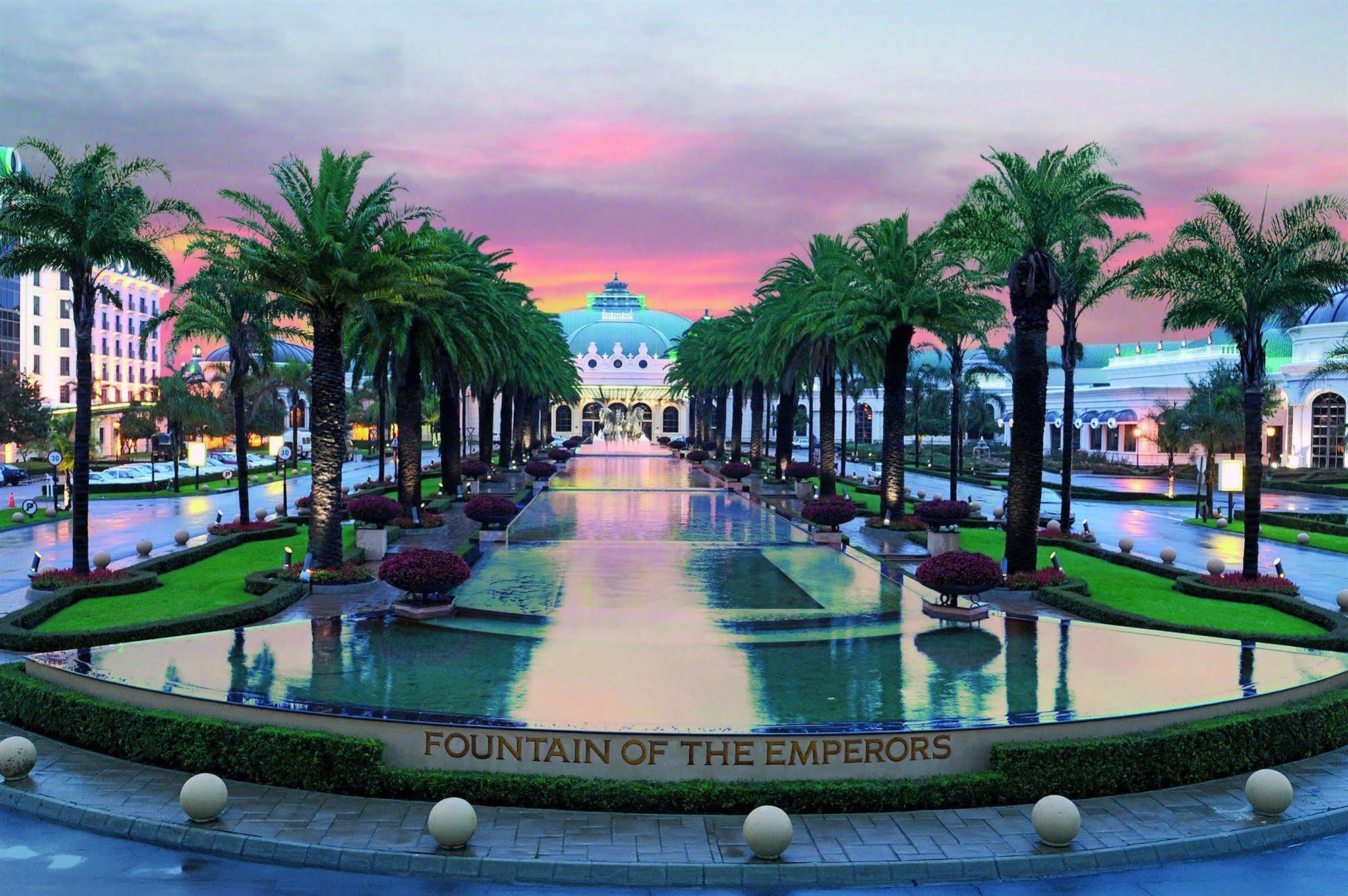 קמפטון פארק Peermont Metcourt Suites At Emperors Palace מראה חיצוני תמונה