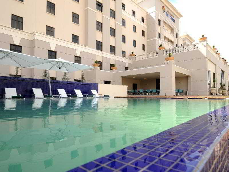 קמפטון פארק Peermont Metcourt Suites At Emperors Palace מראה חיצוני תמונה